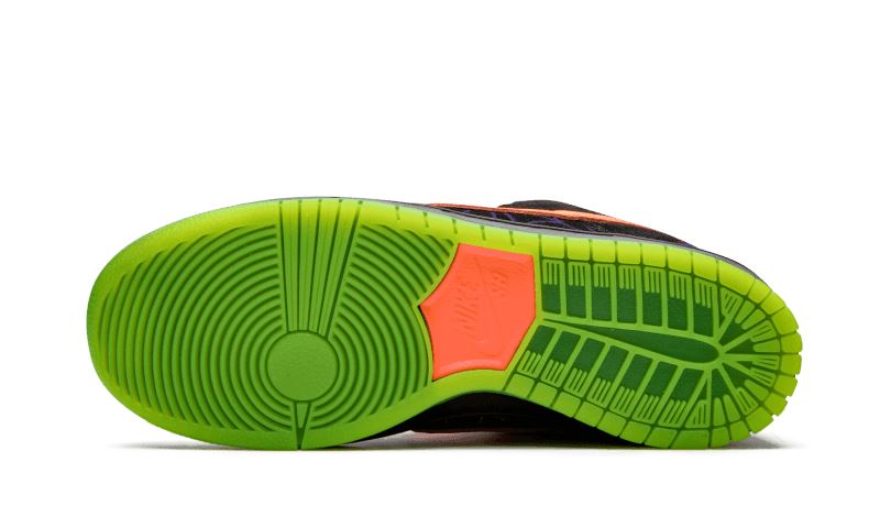 Nike SB Dunk Low "Night of Mischief"